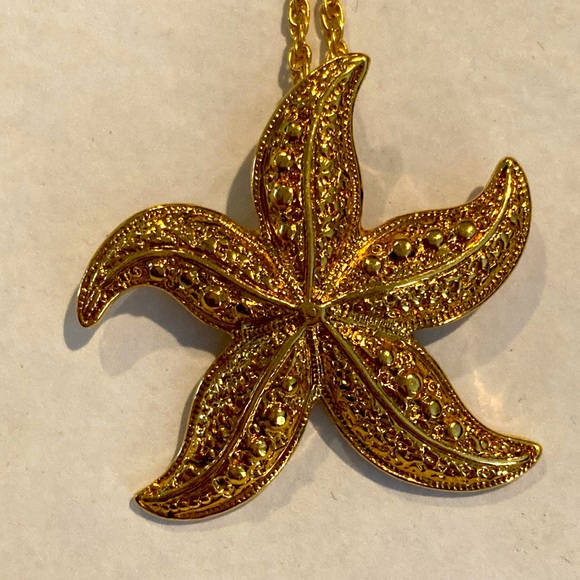 Vintage Gold Tone Starfish Necklace Pendant Avon - Picture 2 of 3
